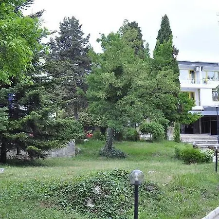 فندق Strandja